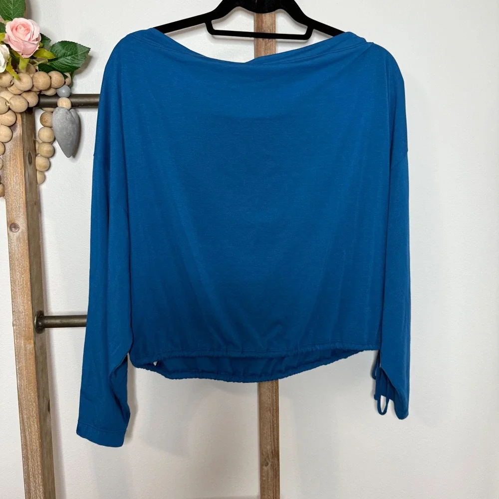 Athleta Blue Boat Neck Dolman Sleeve Cinched Hem Crop Top Women's Medium - Picture 4 of 9